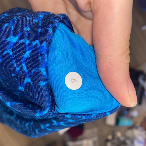 Blue Patterned Lululemon leggings - Picture 6 of 6